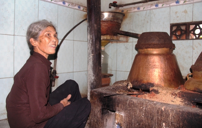 Làng nghề nấu rượu Bàu Đá truyền thống tại xã Nhơn Lộc (thị xã An Nhơn, Bình Định). Ảnh: V.Đ.T.