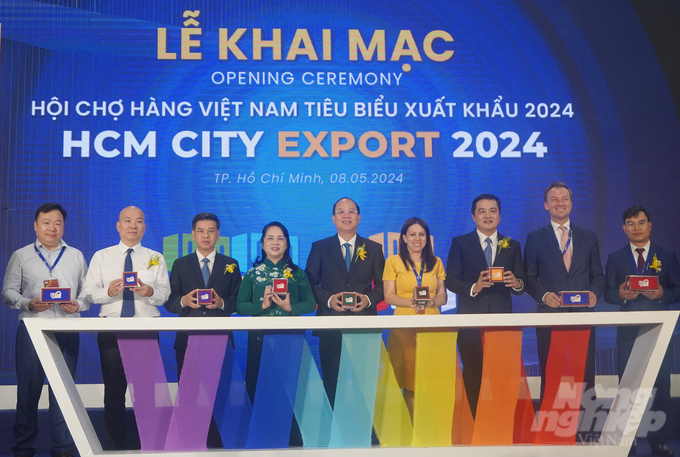 Hội chợ Hàng Việt Nam tiêu biểu xuất khẩu 2024 chính thức khai mạc. Ảnh: Nguyễn Thủy.