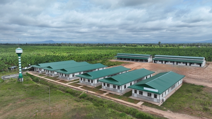 Các khu nhà ở được xây dựng khang trang, góp phần nâng cao đời sống cho CBCNV tại các Khu liên hợp nông nghiệp.