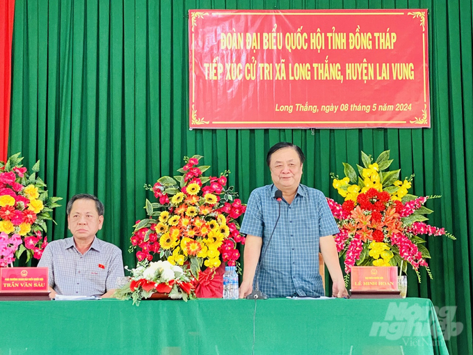 Đoàn đại biểu Quốc hội tỉnh Đồng Tháp đơn vị Bầu cử số 3 làm việc và tiếp xúc hơn 120 cử tri tại vùng sâu vùng xa ở xã Long Thắng, huyện Lai Vung (Đồng Tháp). Ảnh: Lê Hoàng Vũ.