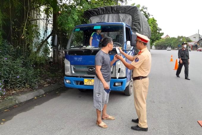 Từ ngày 15/12/2023 đến 14/4/2024, Cảnh sát giao thông - Công an TP Thái Nguyên đã xử lý gần 1.000 trường hợp vi phạm nồng độ cồn.