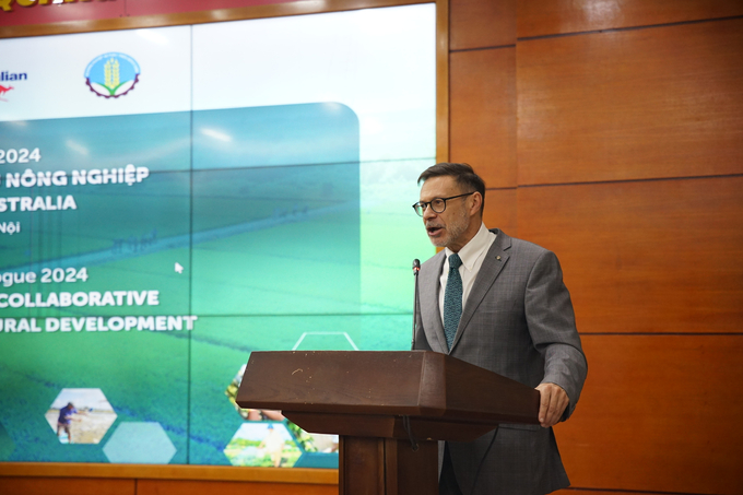 Australian Ambassador to Vietnam Andrew Goledzinowski delivers a speech at the meeting. Photo: Linh Linh.