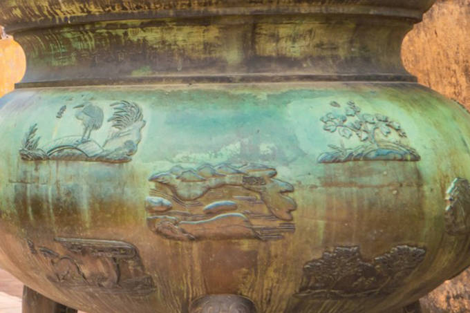 Images of birds, animals, rivers and mountains are engraved on the Nine Dynastic Urns. Photo: Hoang Le.