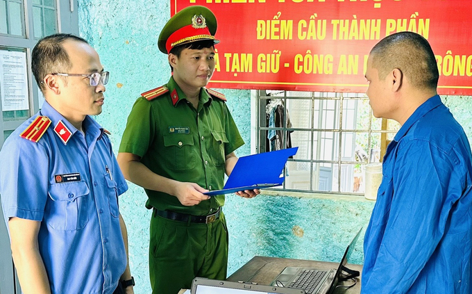 Lê Công Toàn tại cơ quan điều tra. Ảnh: Quang Yên.