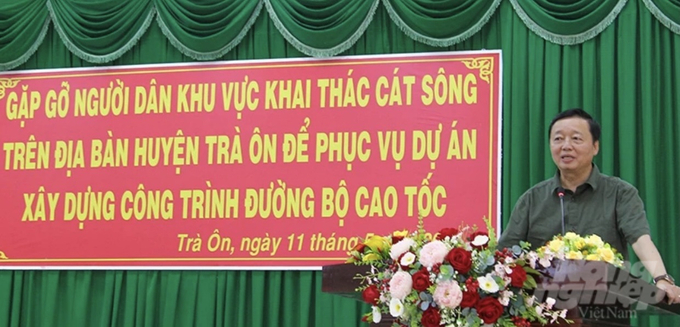 Phó Thủ tướng Trần Hồng Hà chỉ đạo sau buổi khảo sát. Ảnh: Bá Dũng.