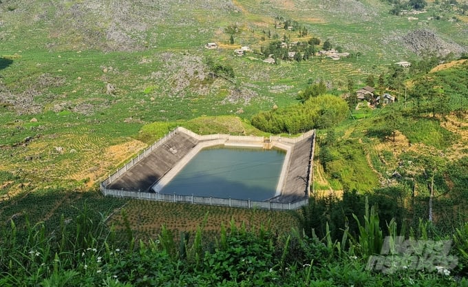 Những hồ treo là giải pháp có ý nghĩa lớn đối với bài toán nước sinh hoạt ở cao nguyên đá Hà Giang. Ảnh: Đào Thanh.