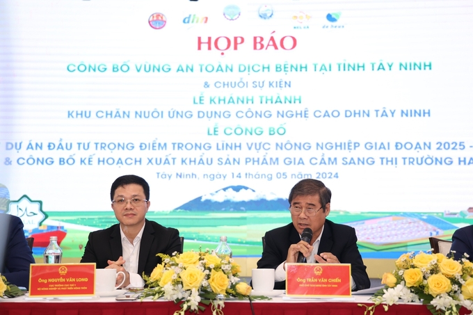 Ông Trần Văn Chiến - Phó Chủ tịch UBND tỉnh Tây Ninh: 'Tây Ninh đẩy mạnh xây dựng vùng chăn nuôi an toàn dịch bệnh, khuyến khích các doanh nghiệp đầu tư xây dựng cơ sở giết mổ gia súc, gia cầm công nghệ tiên tiến'.