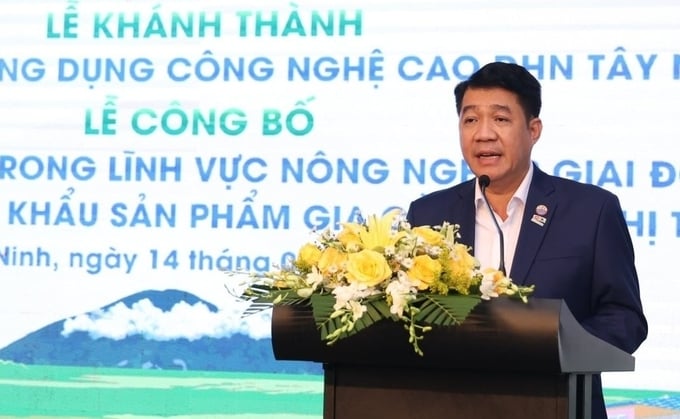 Mr. Vu Manh Hung, Chairman of the Board of Directors of Hung Nhon Group, at the press conference. Photo: Le Binh.