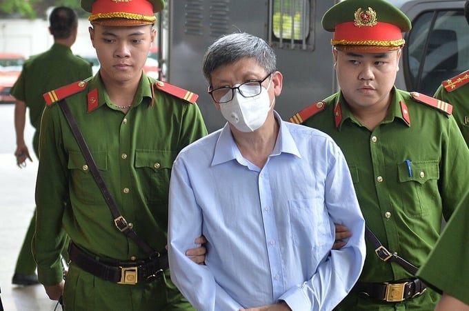 Ông Nguyễn Thanh Long tới phiên tòa phúc thẩm, sáng 15/5. Ảnh: Phạm Chiểu.