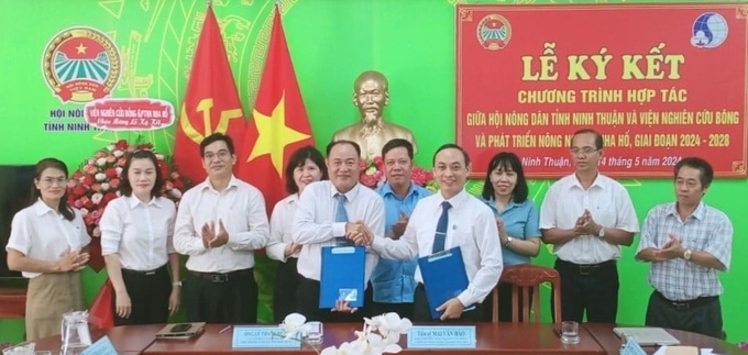 Viện Nha Hố và Hội Nông dân tỉnh Ninh Thuận ký bản ghi nhớ hợp tác nghiên cứu, chuyển giao khoa học công nghệ trong nông nghiệp. Ảnh: MP.