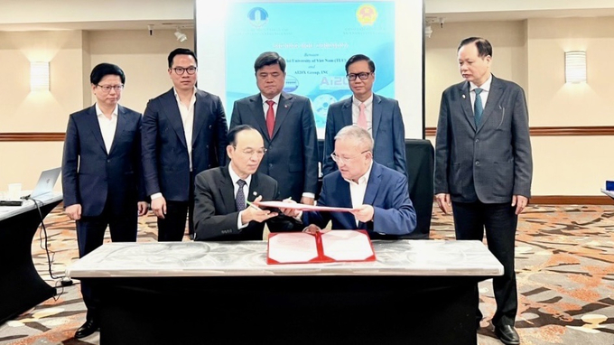 MOU singing ceremony between Thuy Loi University and AI20X Corporation on training, science, and technology in the field of irrigation and agriculture to guarantee the availability of agricultural products and enhance their quality. Photo: ICD.