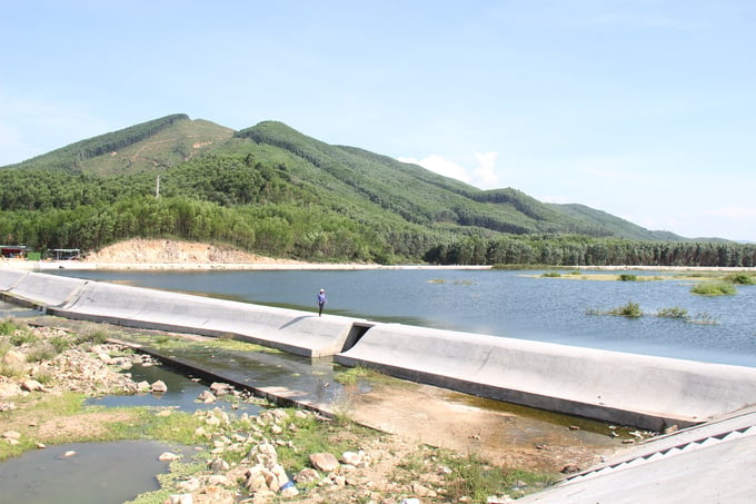 Đập dâng số 3 thuộc hệ thống đập dâng Hà Thanh vừa hoàn thành đưa vào sử dụng, đảm bảo cấp nước phục vụ sản xuất nông nghiệp và sinh hoạt cho hàng chục ngàn người dân. Ảnh: V.Đ.T.