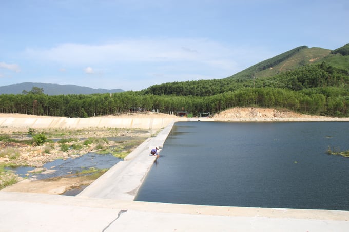 Dự án đập dâng Hà Thanh có tổng vốn đầu tư 173 tỷ đồng, gồm 5 hạng mục: 3 đập dâng trên sông, nâng cấp hồ Quang Hiển và đường ống dẫn nước dài hơn 8,6km. Ảnh: V.Đ.T.