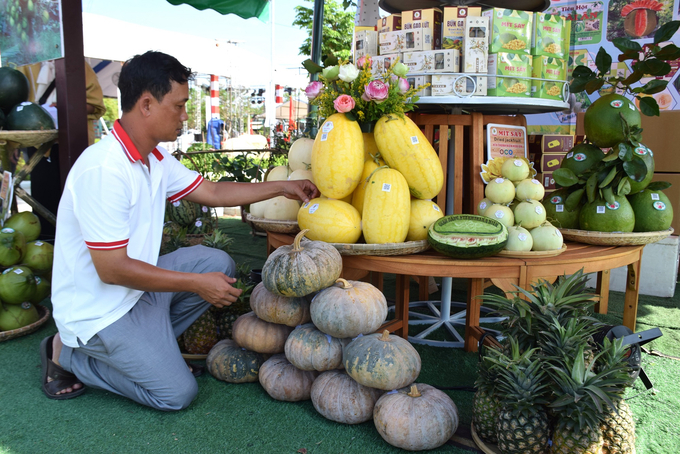 Gian hàng của HTX nông nghiệp Thanh Niên Hoài Ân (Bình Định) trưng bày tại Ngày hội nông sản. Ảnh: V.Đ.T.