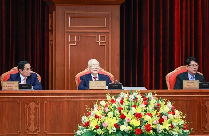 Tổng Bí thư Nguyễn Phú Trọng nói dự thảo các văn kiện phải thực sự xứng tầm trình Đại hội, thể hiện được ý chí và sức mạnh vươn lên của toàn Đảng, toàn dân, toàn quân ta trong thời kỳ phát triển mới với khí thế mới, động lực mới. Ảnh: VGP.