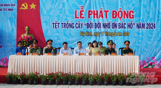 UBND tỉnh Tây Ninh phát động Tết trồng cây 'Đời đời nhớ ơn Bác Hồ' năm 2024. Ảnh: Lê Bình.