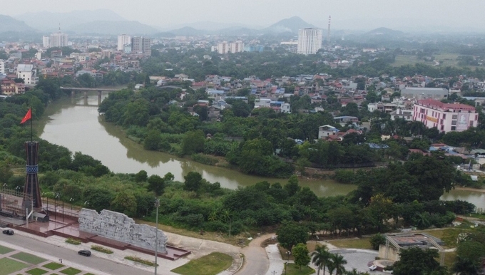 Nguồn nước sông Cầu có vai trò đặc biệt quan trọng phục vụ đời sống người dân, phát triển kinh tế - xã hội của Thái Nguyên và 5 tỉnh trong lưu vực. Ảnh: Phạm Hiếu.