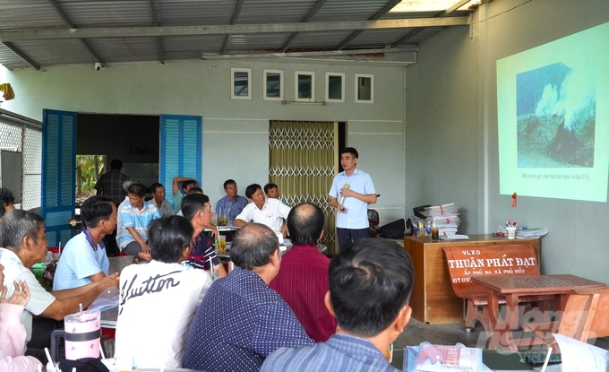 The training program on high-quality, low-emission rice cultivation processes, implemented by the National Agricultural Extension Center, takes place from May 17 to May 23. Photo: Kim Anh.