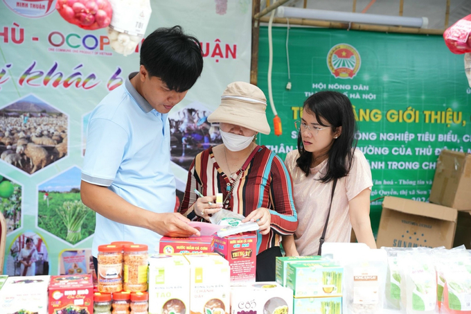 Tuần hàng thu hút đông đảo các địa phương tham gia quảng bá sản phẩm nông nghiệp.