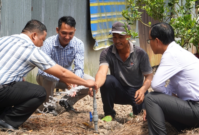 Kế hoạch cấp nước an toàn khu vực nông thôn trên địa bàn TP Cần Thơ, giai đoạn 2024 - 2028 hướng đến mục tiêu cấp nước ổn định, liên tục, chất lượng cho người dân nông thôn. Ảnh: Kim Anh.