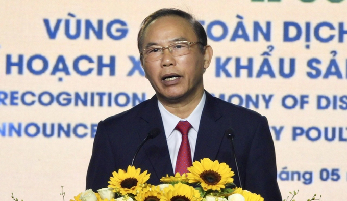Thứ trưởng Bộ NN-PTNT Phùng Đức Tiến ghi nhận, đánh giá cao nỗ lực của tỉnh Tây Ninh và các doanh nghiệp trong việc quy hoạch, xây dựng, đầu tư Khu nông nghiệp công nghệ cao DHN Tây Ninh. Ảnh: Lê Bình.