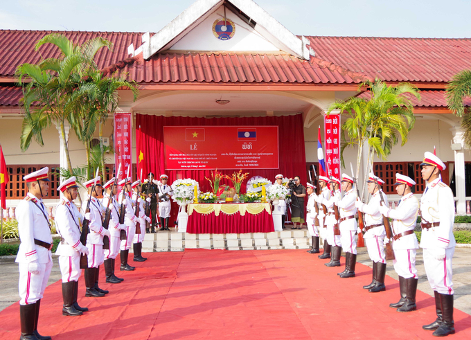 Lễ tiến đưa diễn ra long trọng tại tỉnh Xalavan, CHDCND Lào. Ảnh: QĐ.