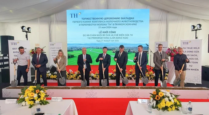 The delegates performed the groundbreaking ceremony for the TH Group's Dairy Cattle Farming and Milk Processing Project in Primorsky Krai.