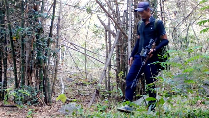 Đối tượng đã sử dụng súng tự chế vào khu rừng cấm để săn bắn chim, thú rừng. Ảnh: Vườn quốc gia Côn Đảo.