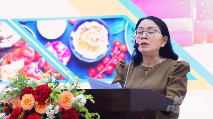 Bà Nguyễn Thanh Hà, Phó Giám đốc Sở Công thương tỉnh Bình Dương phát biểu tại hội nghị. Ảnh: Trần Phi.