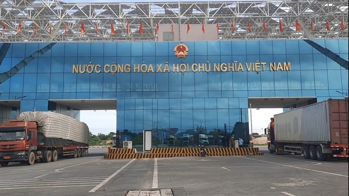 Khu vực cửa khẩu Cầu Bắc Luân II (TP Móng Cái). Ảnh: Nguyễn Thành. 