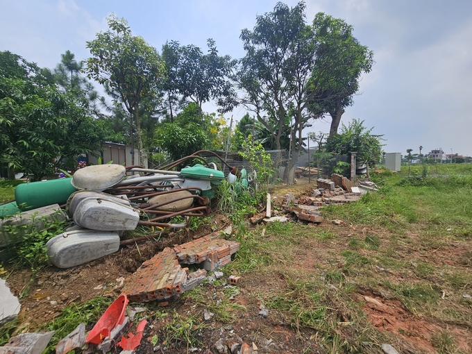 Phần tường bao diện tích đất nông nghiệp thuộc phạm vi quản lý của UBND phường Đống Đa đã được tháo dỡ. Ảnh: NK.