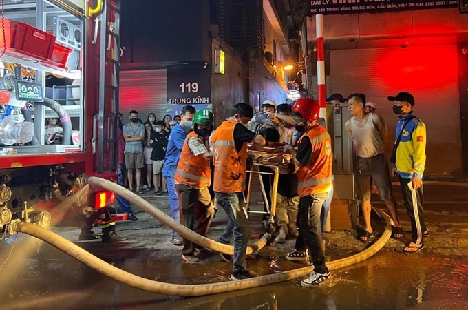 Vụ hỏa hoạn lúc nửa đêm tạm xác định 14 người bị thiệt mạng, 3 người bị thương.