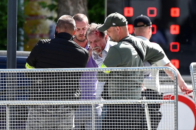 Đối tượng Juraj Cintula bị bắt sau khi nổ súng bắn Thủ tướng Slovakia Robert Fico hôm 15/5. Ảnh: Reuters.