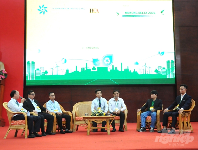 Các diễn giả thảo luận bàn tròn, chia sẻ kinh nghiệm tại Hội thảo Chuyển đổi số thúc đẩy nông nghiệp bền vững. Ảnh: Trung Chánh.