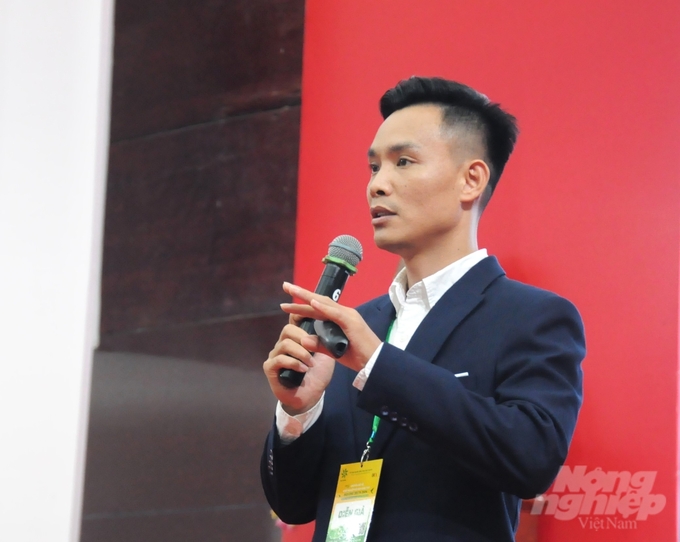 Ông Ngô Văn Bích, Giám đốc phát triển mạng nhà nông chia sẻ về những lợi ích khi nông dân tham gia phát triển nông nghiệp số. Ảnh: Trung Chánh.