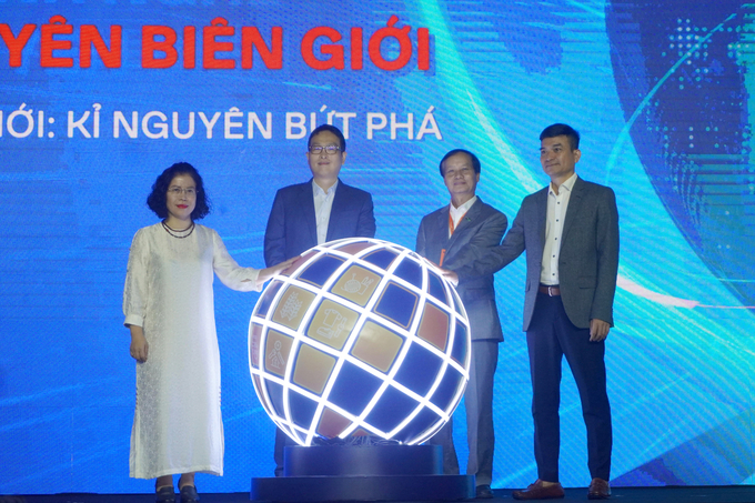 Cục Thương mại điện tử và Kinh tế số (Bộ Công thương) phối hợp Amazon Global Solling Việt Nam và các Hiệp hội hợp tác hỗ trợ các DN bán hàng qua kênh Amazon. Ảnh: Nguyễn Thủy.