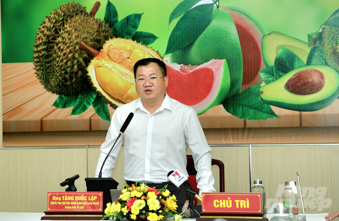 Ông Tăng Quốc Lập, Phó Chủ tịch UBND TP Long Khánh phát biểu tại buổi họp báo Lễ hội Trái cây Long Khánh năm 2024 chiều 24/5. Ảnh: Minh Sáng.