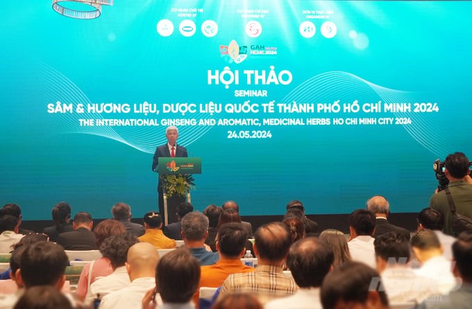 Vice Chairman of the Ho Chi Minh City People's Committee Vo Van Hoan spoke at the seminar. Photo: Nguyen Thuy.