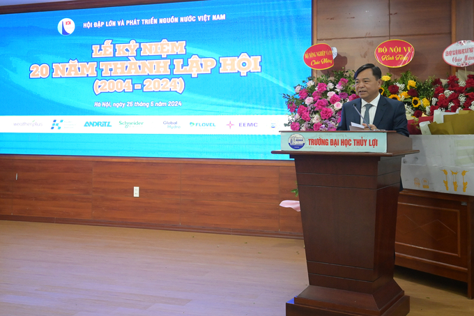 Thứ trưởng Nguyễn Hoàng Hiệp đánh giá cao đóng góp của Hội Đập lớn và phát triển nguồn nước với ngành nông nghiệp. Ảnh: Tùng Đinh.