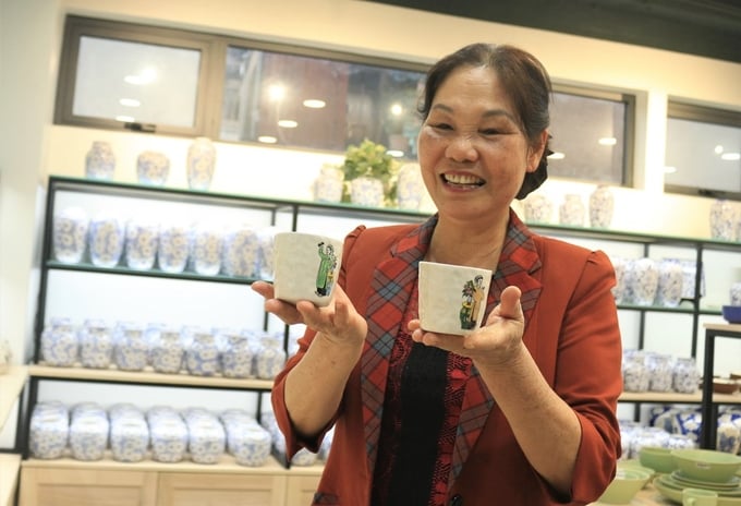 Bà Hà Thị Vinh, Giám đốc Công ty TNHH Gốm sứ Quang Vinh cho rằng các FTA thế hệ mới đã tạo cú hích cho xuất khẩu gốm sứ mỹ nghệ.