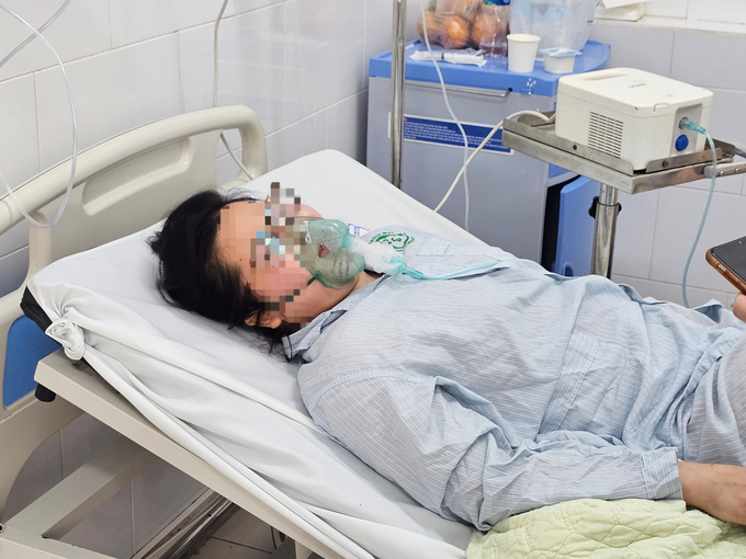 Bệnh nhân N.T.X (30 tuổi) đang đang điều trị tại Trung tâm Chống độc, Bệnh viện Bạch Mai. Ảnh: Bệnh viện Bạch Mai.