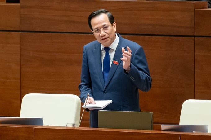 Theo Bộ trưởng Đào Ngọc Dung, nếu tiếp tục tăng quỹ ốm đau thai sản thì ngân sách hiện nay chưa thể đảm bảo. Ảnh: Quốc hội.