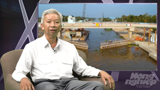 Tiến sĩ Trần Văn Hừng, Khoa Khoa học Thủy lợi, Trường Bách khoa (Đại học Cần Thơ) nhận định, việc vận hành các công trình thủy lợi mang đến lợi ích phát triển kinh tế, xã hội. Ảnh: KT.