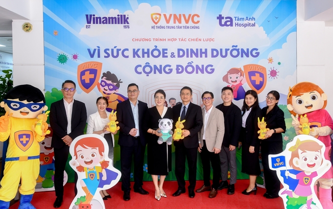 Hợp tác chiến lược kết hợp dinh dưỡng và chăm sóc y tế được Vinamilk, VNVC và Tâm Anh kì vọng sẽ mang đến nhiều lợi ích cho cộng đồng. Ảnh: Vi Nam.