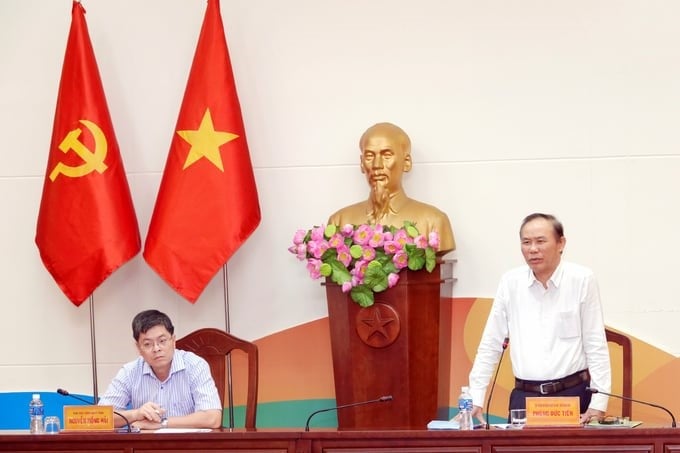 Deputy Minister Phung Duc Tien spoke at the working session with Binh Thuan province. Photo: KS.