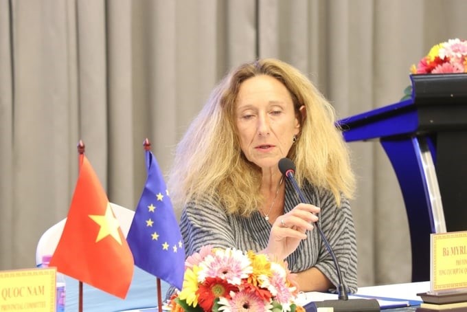 Ms. Myriam Ferran pledged that after this visit, support policies will still be maintained in the long-term cooperation between the European Union and Vietnam. Photo: PC.