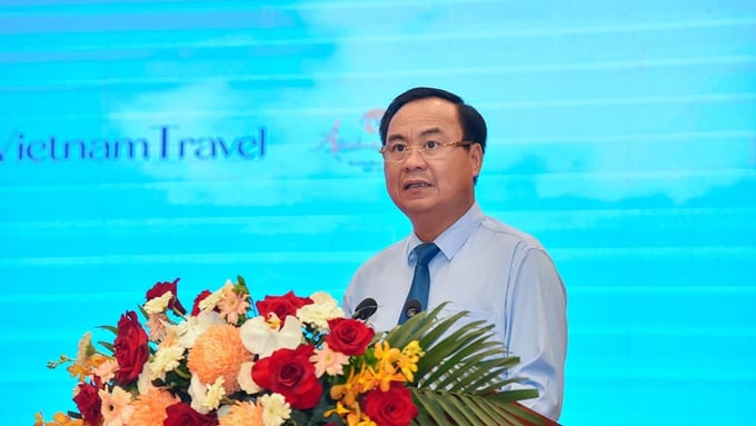 Ông Võ Văn Hưng, Chủ tịch UBND tỉnh Quảng Trị, phát biểu tại họp báo. Ảnh: Anh Sơn.
