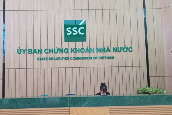 Ủy ban Chứng khoán Nhà nước đã xử phạt vi phạm hành chính đối với 4 cá nhân với số tiền 6 tỷ đồng do hành vi thao túng thị trường chứng khoán. Ảnh minh họa.