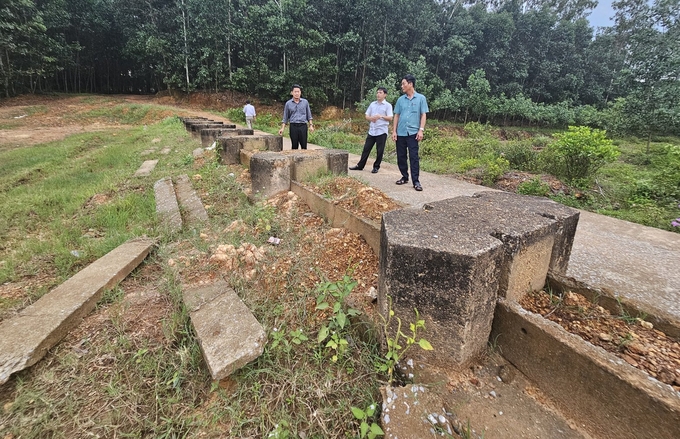 Đập tràn hồ Dạ Lam không đáp ứng được thoát lũ trong mùa mưa. Ảnh: Tâm Phùng.