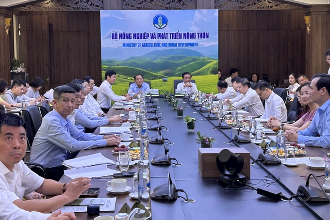 Seminar on Enhancing the Integrated Values of Agricultural Tourism 'Two is One - One of Two,' was arranged by MARD and the Ministry of Culture, Sports, and Tourism on the afternoon of June 1. Photo: Linh Linh.